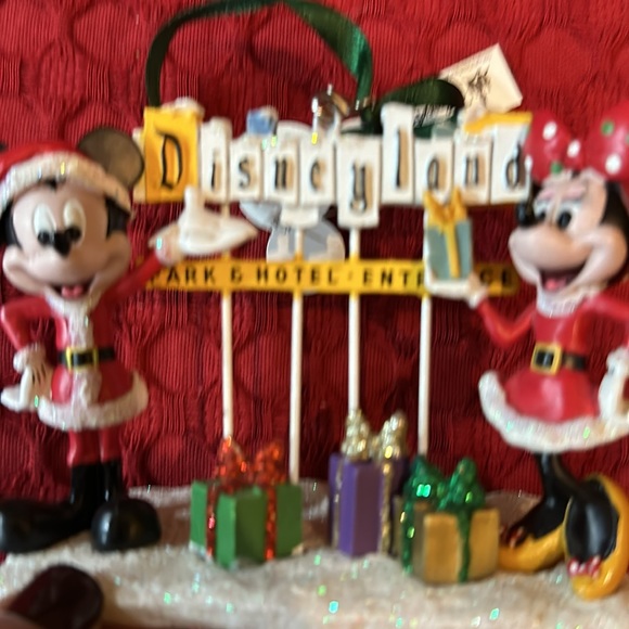 Disneyland park and hotel entrance ornament - Picture 3 of 6